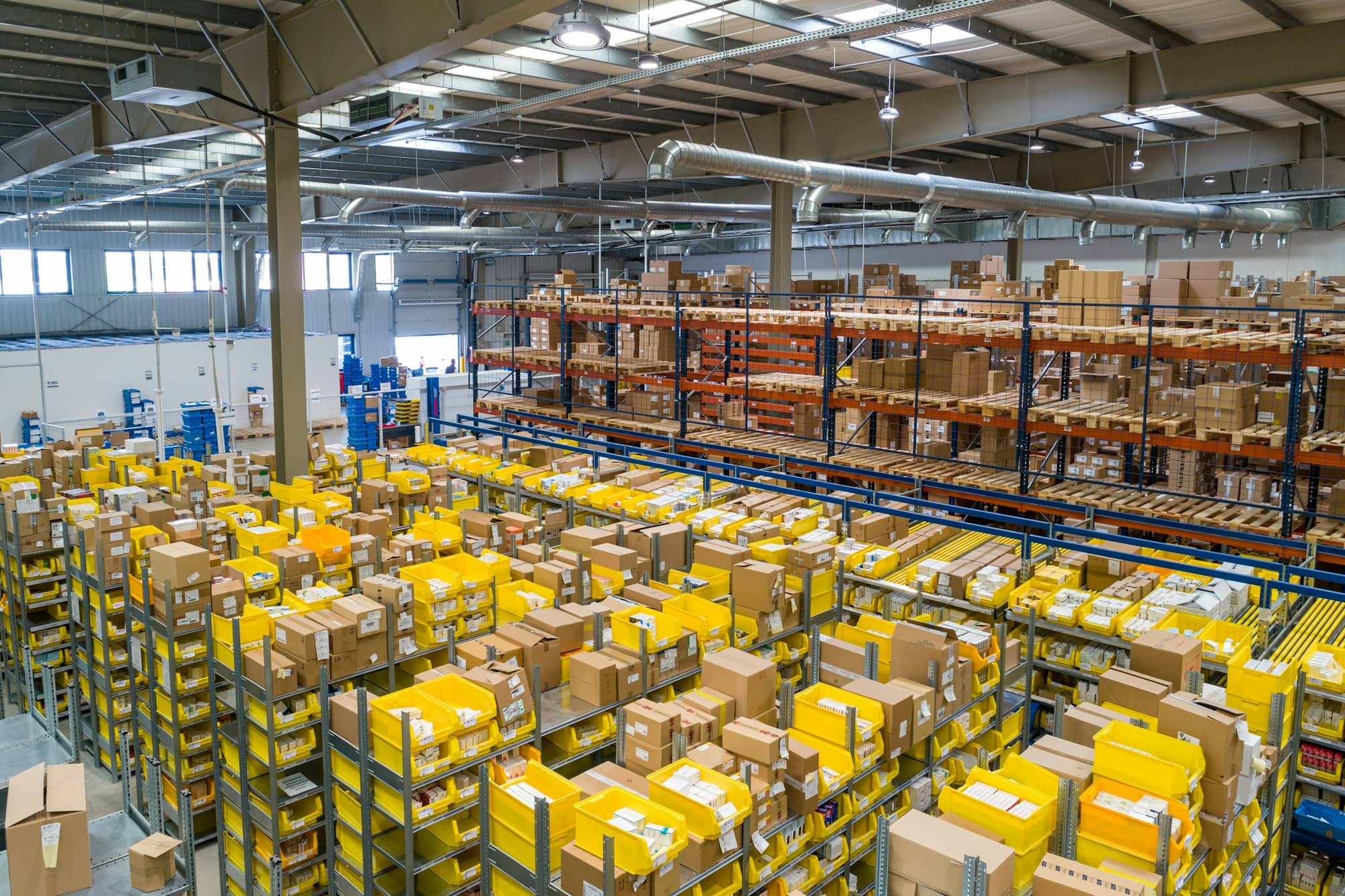 Entrepôt logistique et centre de distribution